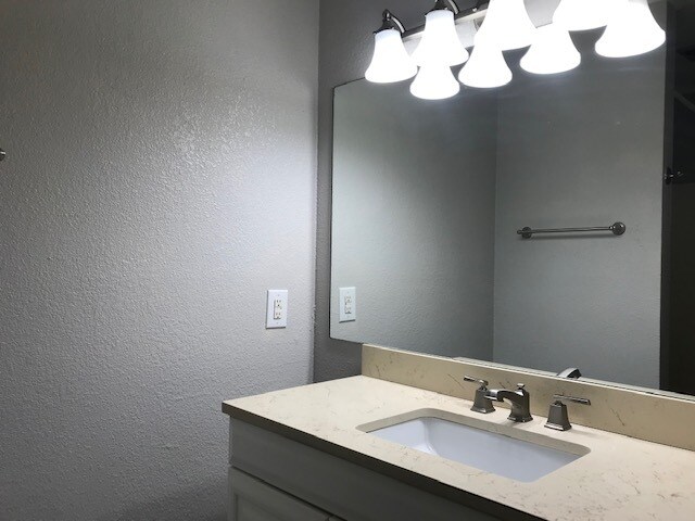 Building Photo - 1624 Aquarena Springs Dr