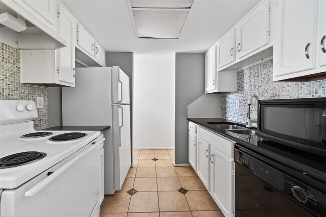 Building Photo - 14555 Wunderlich Dr