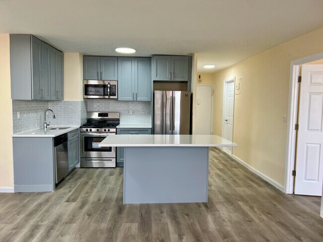 Primary Photo - 270 Marin Blvd