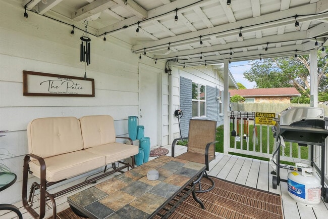 Building Photo - 743 Greenhaven Dr
