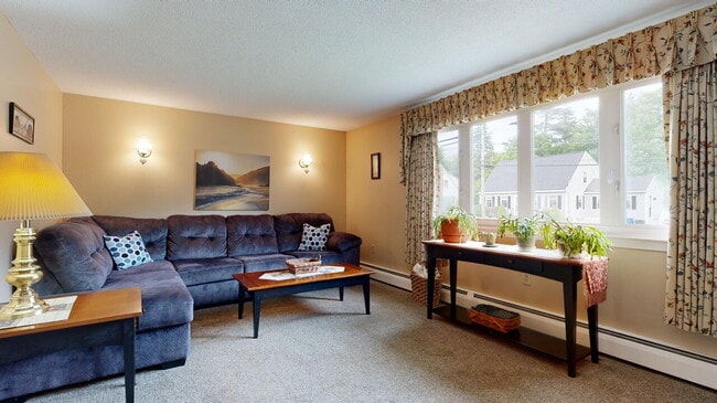 Building Photo - 3 bed, 2 bath house with solar panels! FRE...