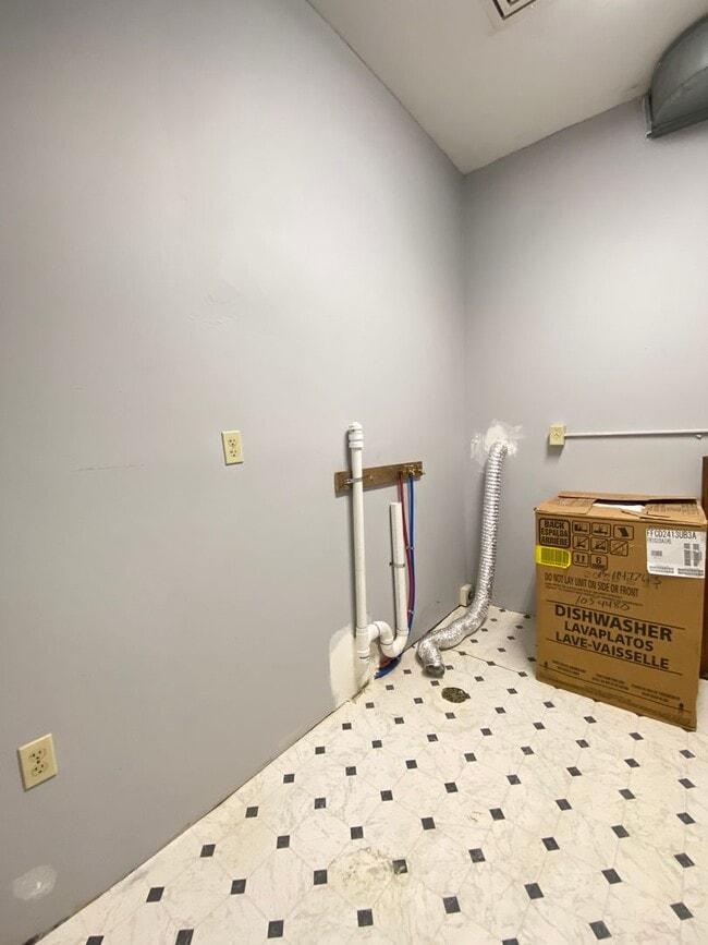 Building Photo - 9 Bed 5 Bath Historic Home - Commercial Use