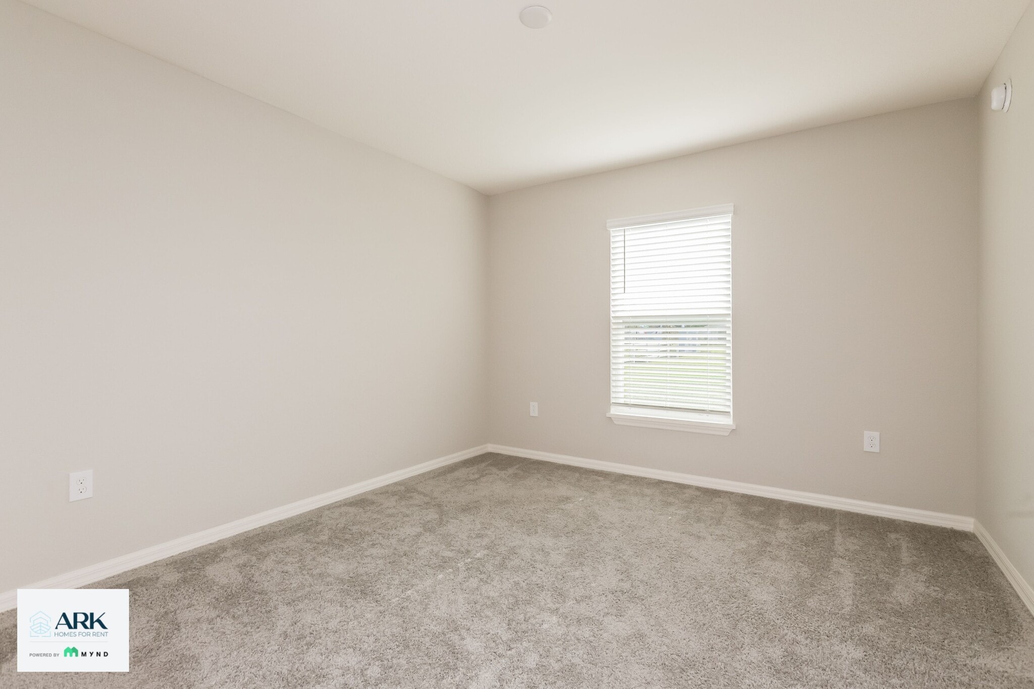 Building Photo - 992 First Dr