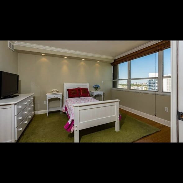 Second bedroom - 11 Island Ave