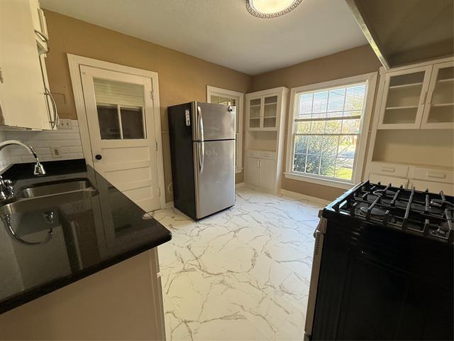 Building Photo - 2133 Edwin St