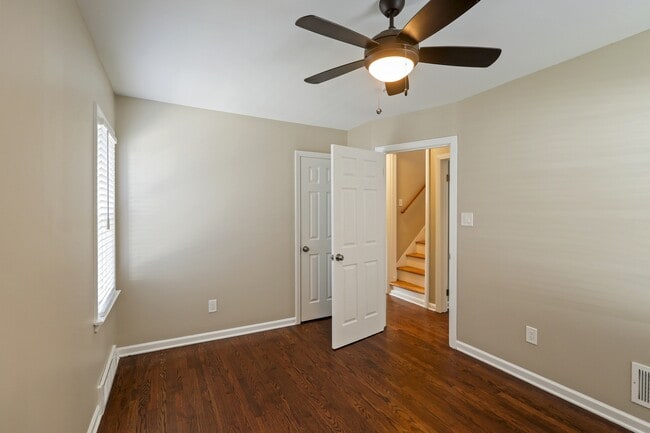 Building Photo - 1792 Roslyn Rd