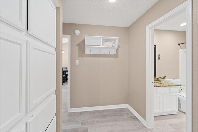 Building Photo - 13314 Briar Hollow Dr