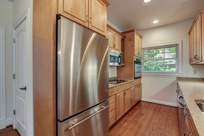 Building Photo - 111 Daleyuhski Way