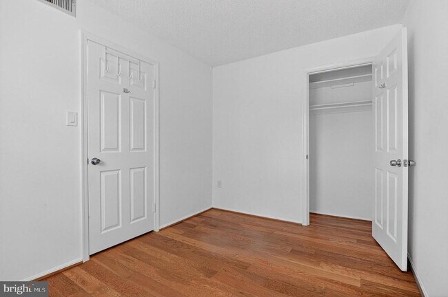 Building Photo - 7753 Inversham Dr