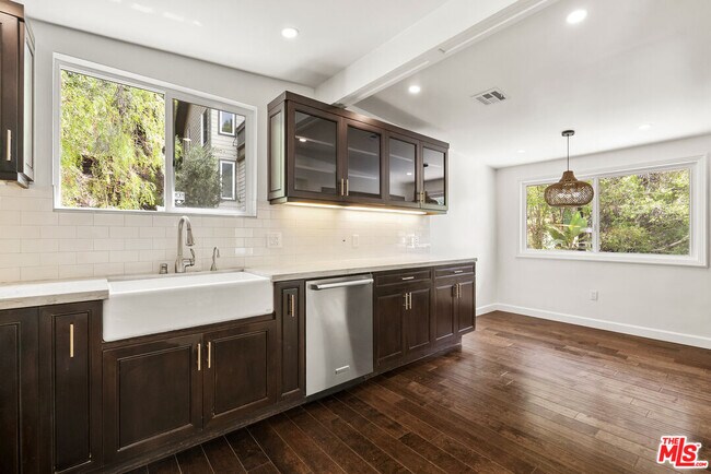 Building Photo - 9541 Cedarbrook Dr