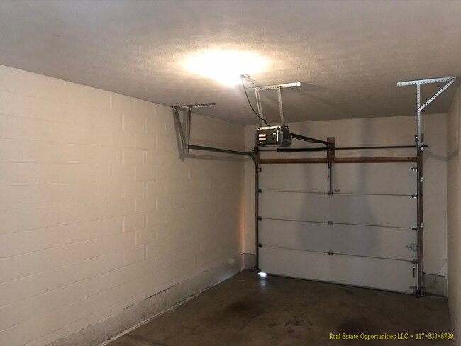 Building Photo - 1257 E Lakewood St