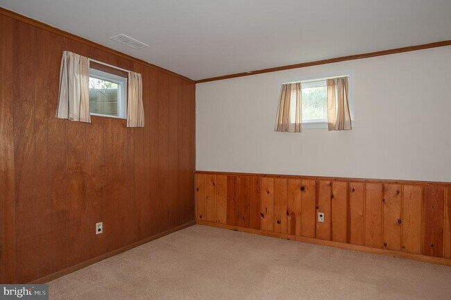 Building Photo - 5950 Clames Dr