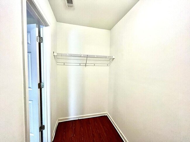 Building Photo - 3165 Maple Terrace Dr