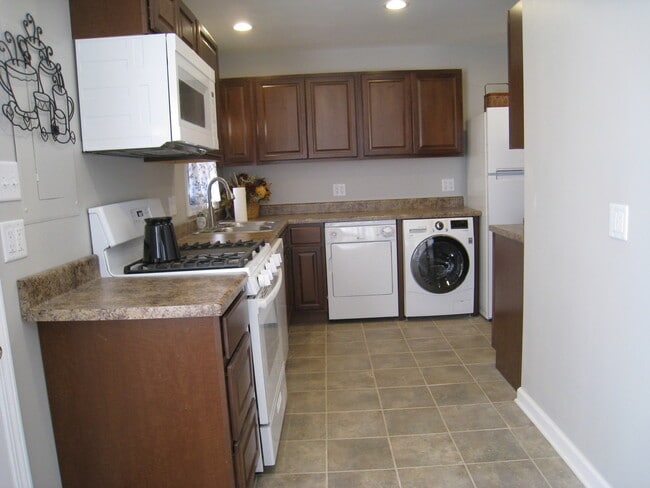 Building Photo - 320 Winthrop Ave