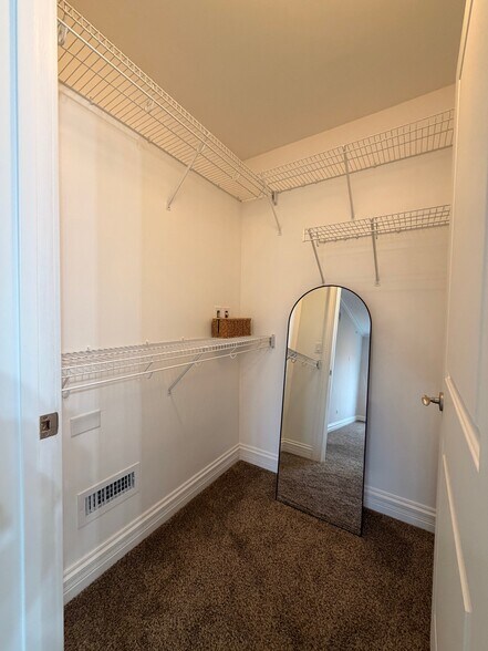 Building Photo - 122 S Evergreen Ave