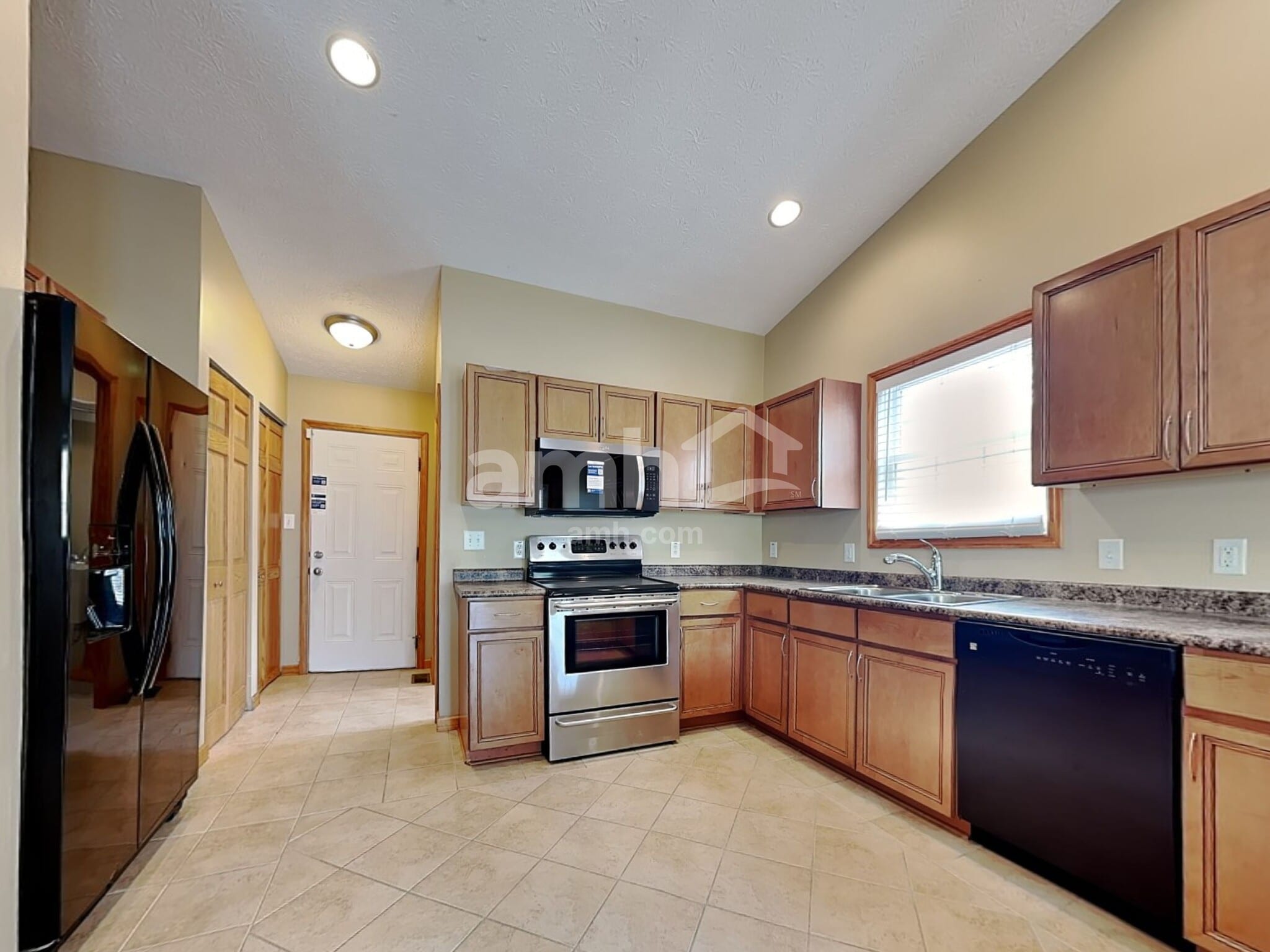 Building Photo - 715 Justin Ct