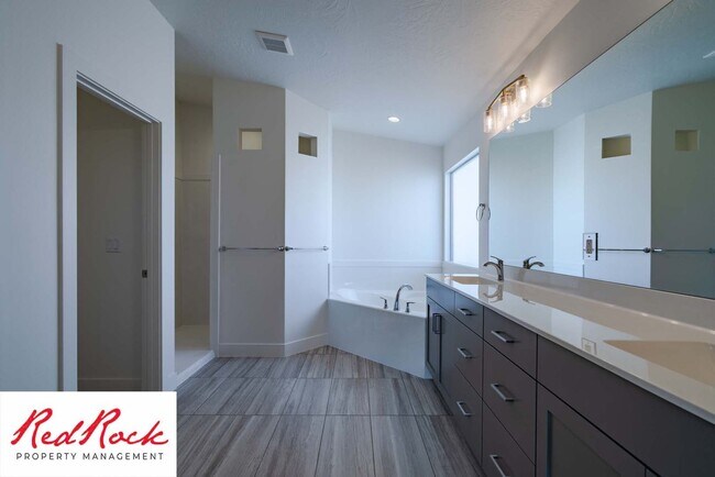 Building Photo - Incredible 3 Bedroom, 2 Bathroom Property ...