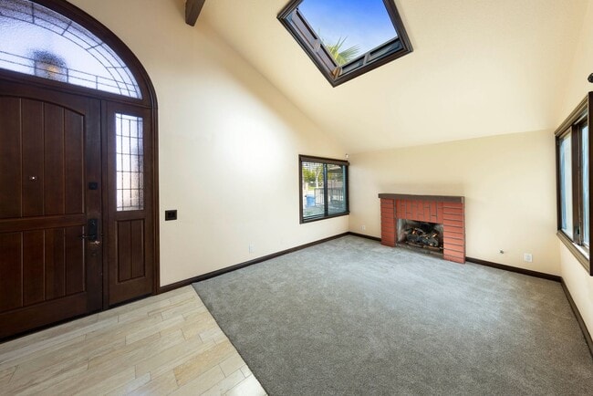 Building Photo - Beautifully maintained Tuscan-style custom home