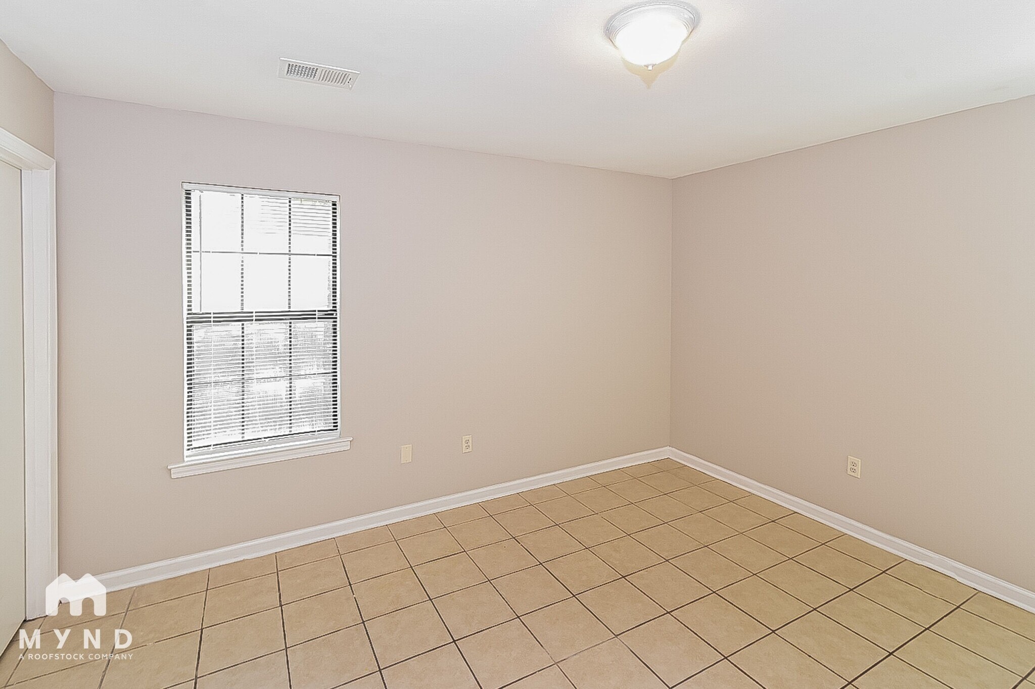 Building Photo - 10571 Chateau Dr