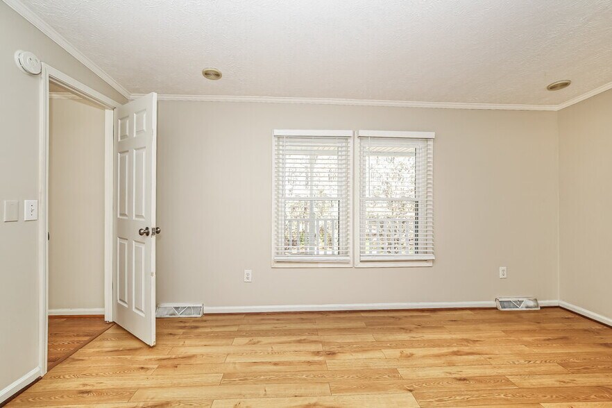 Building Photo - 5900 Holder Rd