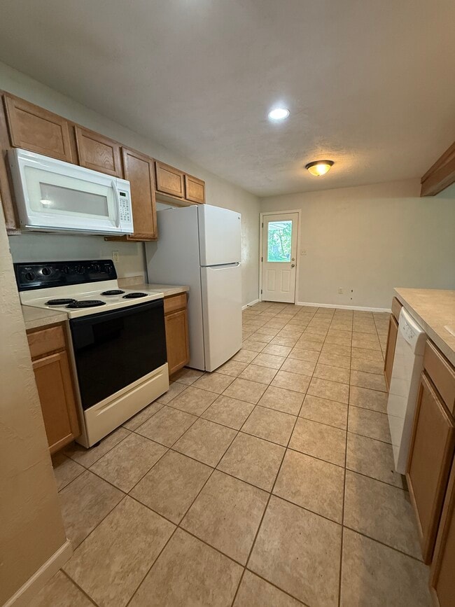 Building Photo - 527 W Harper St