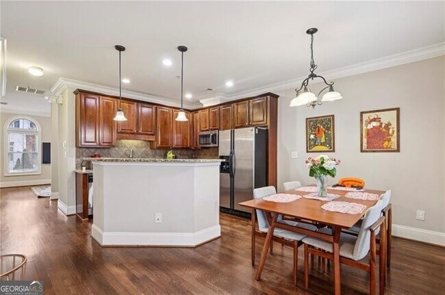 Building Photo - 305 Le Gran Bend