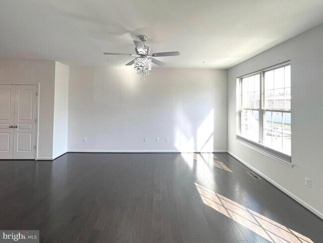 Building Photo - 620 Shore Forest Dr