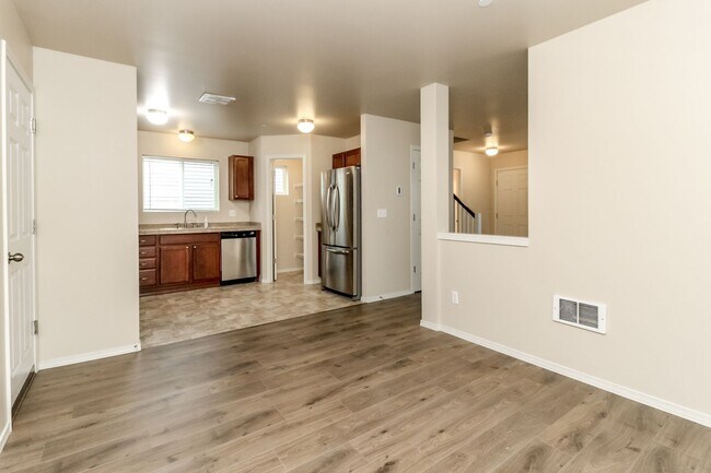 Building Photo - 1360 Sinclair Dr