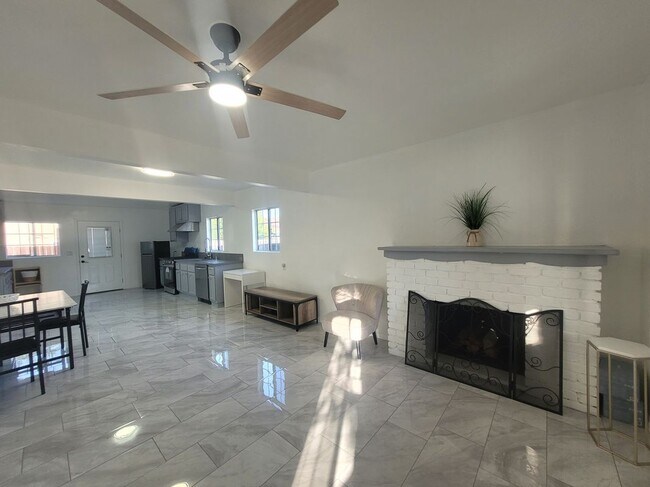 Building Photo - 10138 Arleta Ave