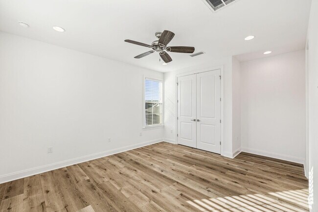 Building Photo - 250 Windrow Way