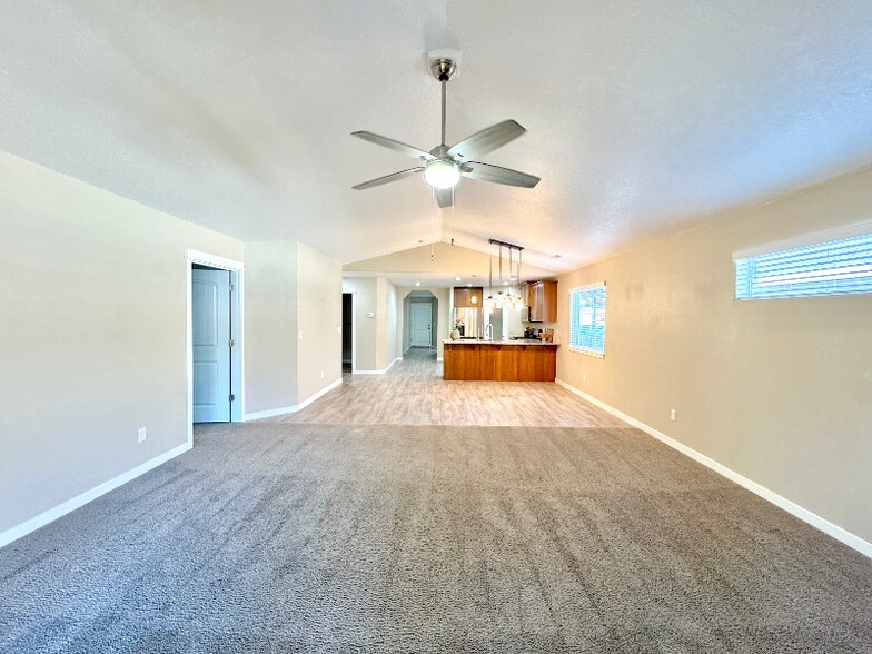 Building Photo - 5021 NE 29th Ave