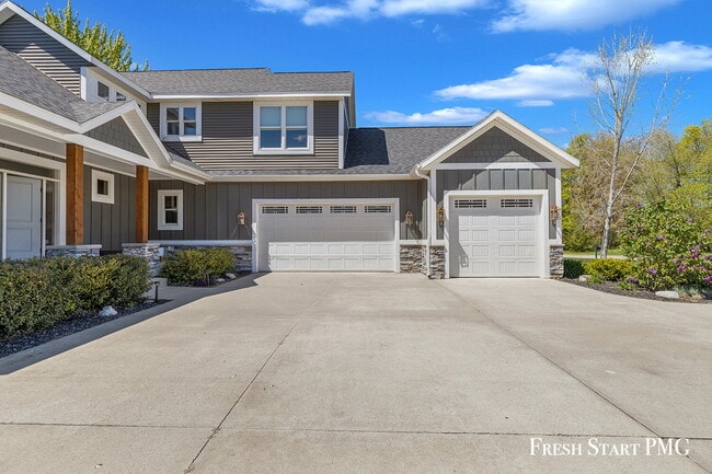 Building Photo - Spacious 6-Bedroom Retreat in Rockford with 3.5 Luxurious Baths