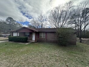 Building Photo - 3312 Tyler St