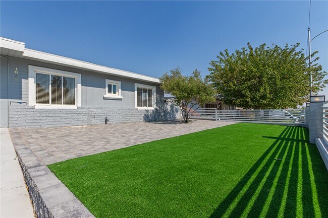 Building Photo - 1028 Nassau Dr