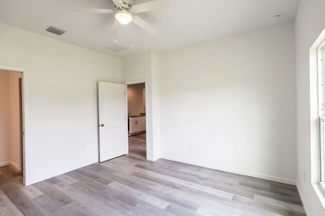 Building Photo - 5365 Vista Lago Dr