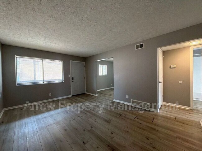 Building Photo - 922 A