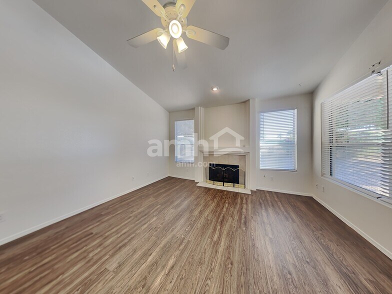 Building Photo - 13381 W Wilshire Dr