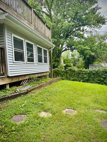 Building Photo - 1119 W 8th St