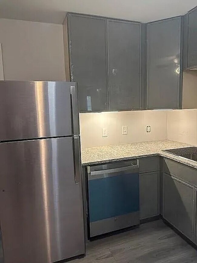 Building Photo - 206 Smith St NE