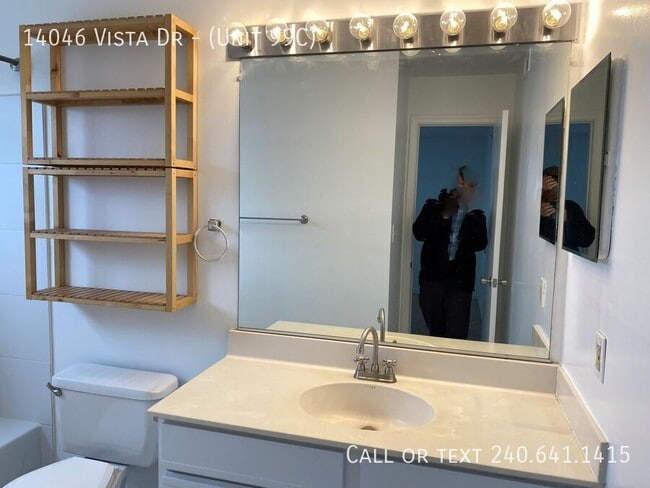 Building Photo - 14046 Vista Dr