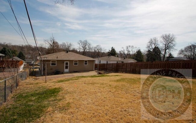 Building Photo - 3 Bed Home | 67th & Blondo