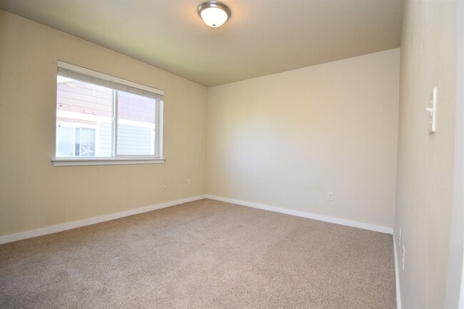 Building Photo - Beautiful Baxter Springs Condo with detach...