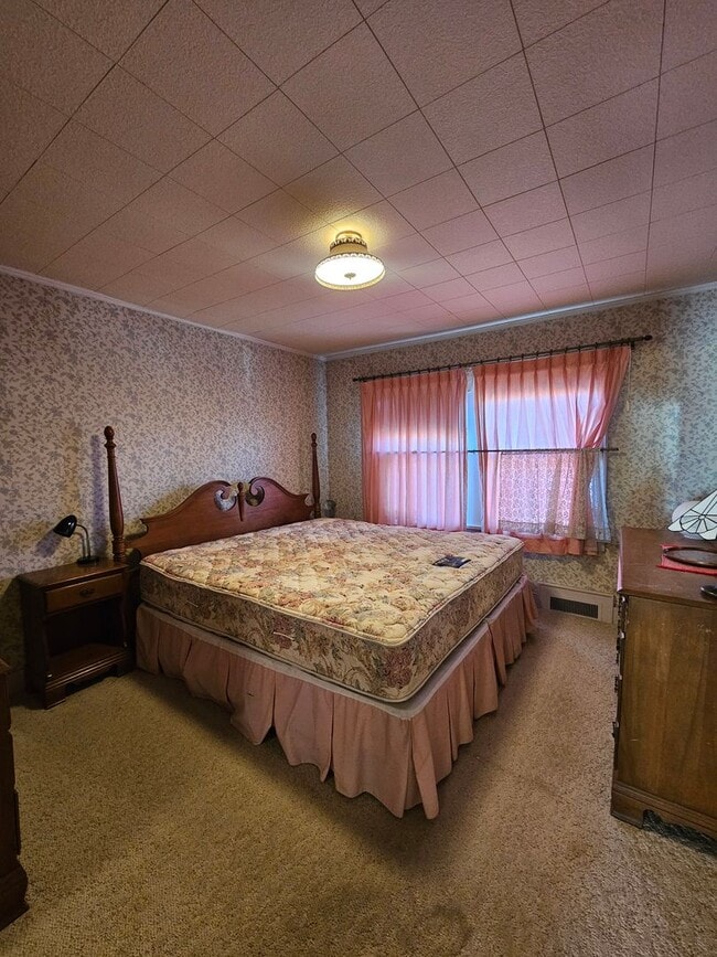 Building Photo - 4 BED | 2.5 BATH | DOUBLE GARAGE | WEST RAPID | FURNISHED