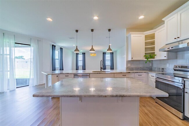 Building Photo - 570 Sanctuary Blvd