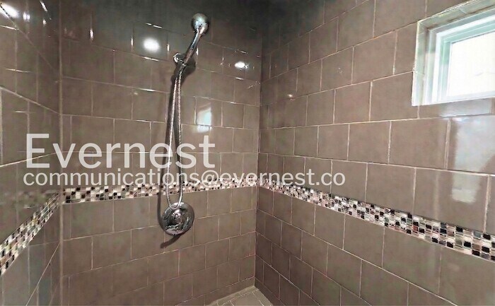 Building Photo - 1300 S Lyerly St