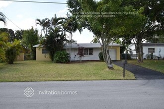 Building Photo - 5650 SW 54th Ct