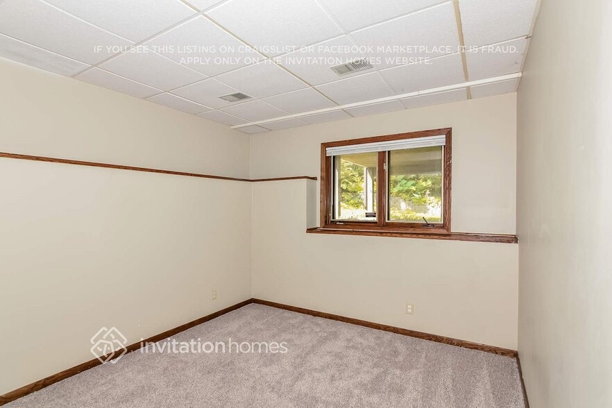 Building Photo - 1609 Lakewood Dr N