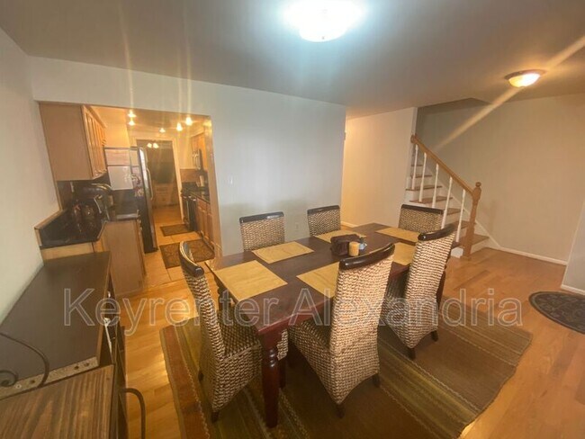 Building Photo - 5923 Kara Pl