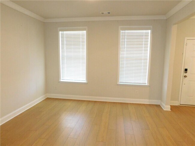 Building Photo - 930 Elderberry Ct