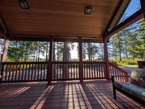 Building Photo - Private 1 bed/1 bath Cabin in gated resort with view of Rainier